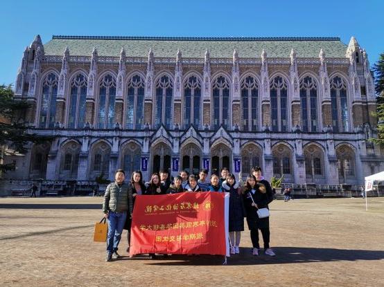 D:\日常工作\国际合作与交流\18-19-2\在校生出国\美国华盛顿大学\我校学生在华盛顿大学1.jpg